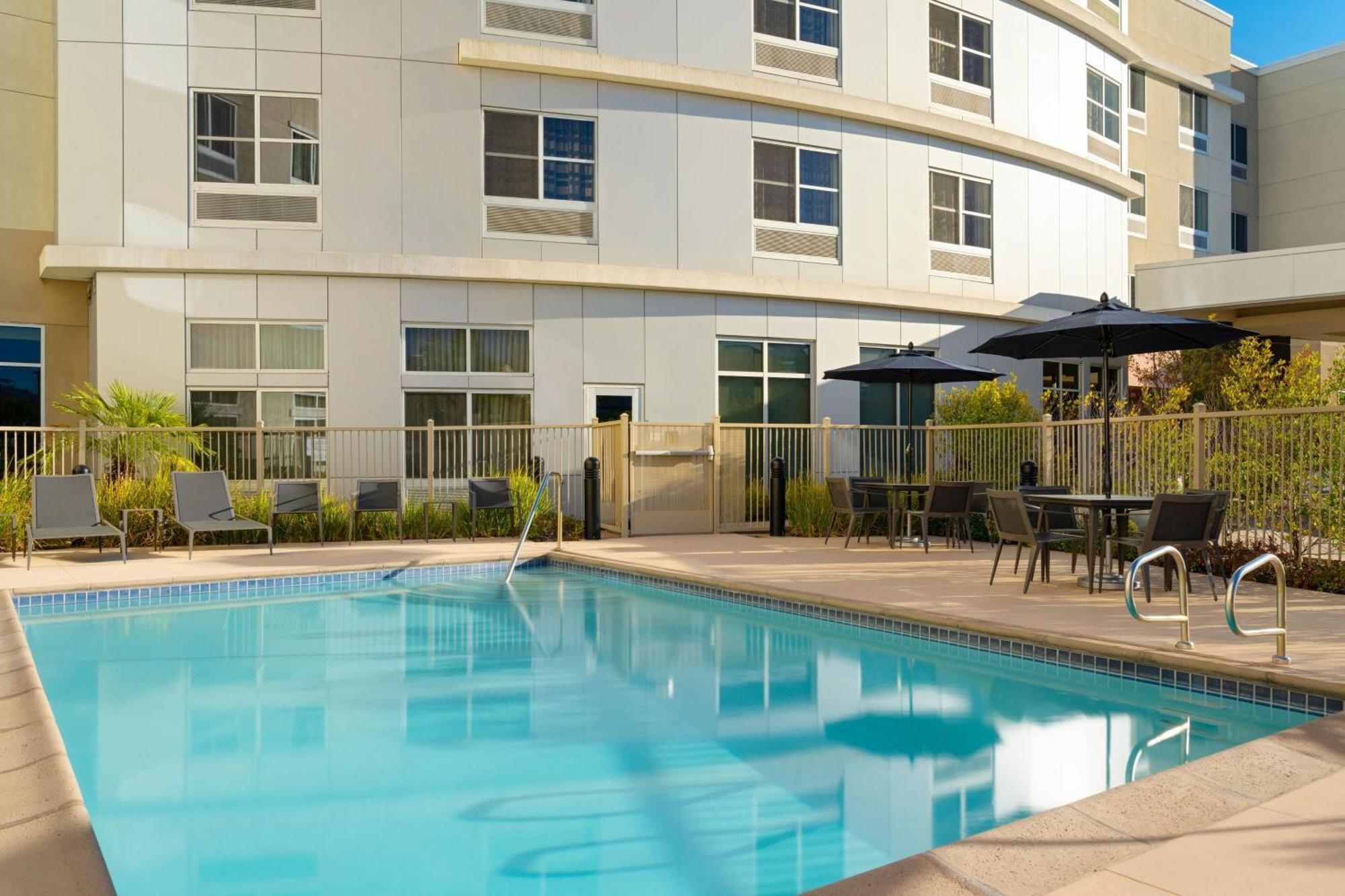 Courtyard By Marriott Sunnyvale Silicon Valley Exterior foto